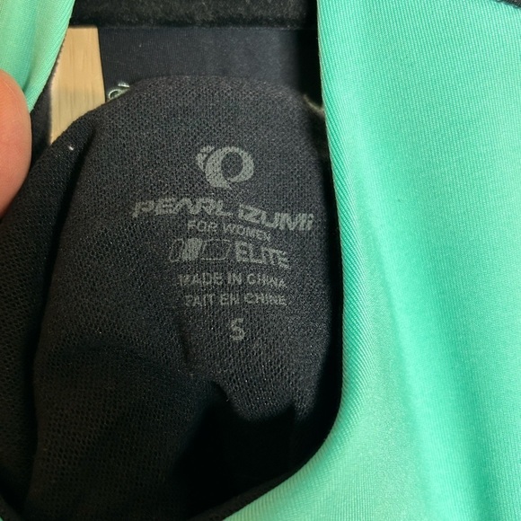 Pearl Izumi Elite Escape Tank Size Small Green adjustable, inside bra support - Picture 11 of 11